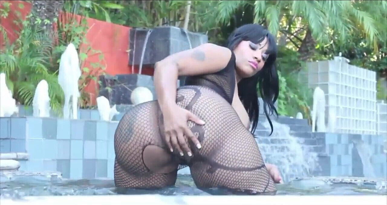 Cherokee D'Ass Jacuzzi bounce