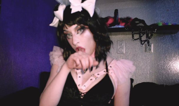 Kinky Kitten plays with Fuckteddy Milk Rebelle