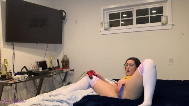 Gamer Girl Plays with Pussy
