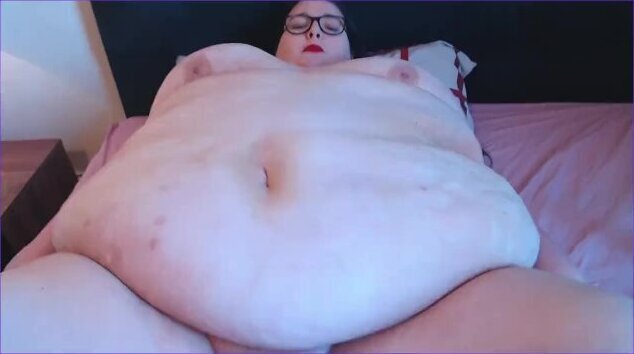 SSBBW FUCKED QUEEN WANTS WORSHIP BELLY