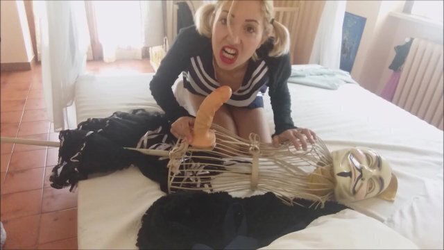 oddio! mostro enorme camera mia!