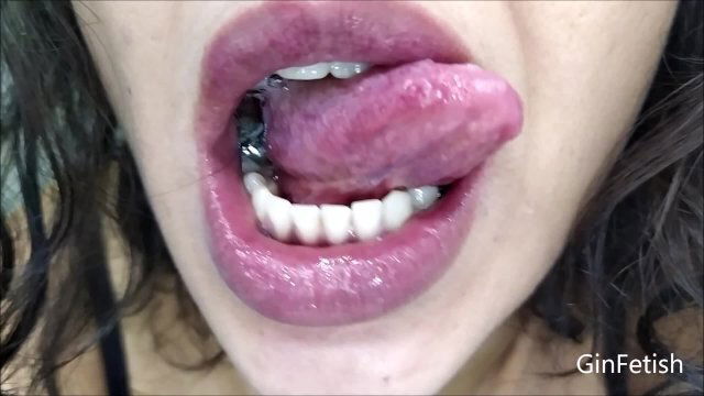 Mouth, tongue, uvula and teeth show