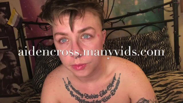 Pounding pussy with huge dildo