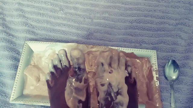 Feet Fetish- Playing Banana Split with Feet