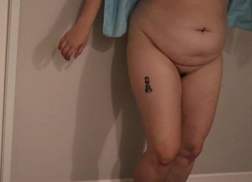 Cringey Youtuber Drinks Growth Serum Becomes Giantess