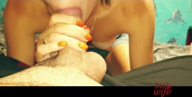 Она уговорила сводного брата научиться делать ему минет, с окончанием в рот - Littlewife