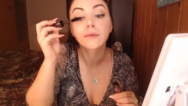 OVER FACE Beautiful Webcam Model Doing Makeup Begging cum,getting show