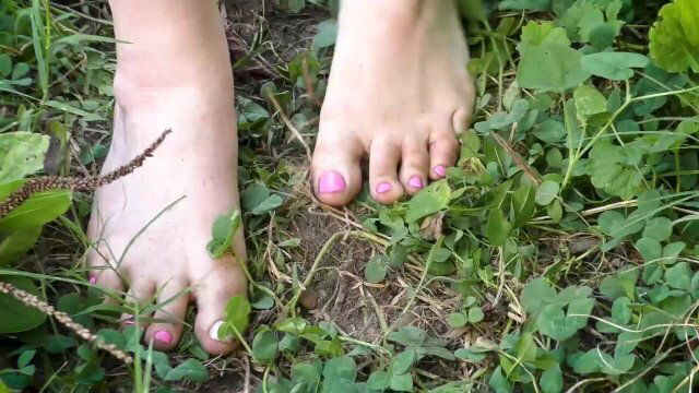 Sophie Flame Dirty Foot Fetish play