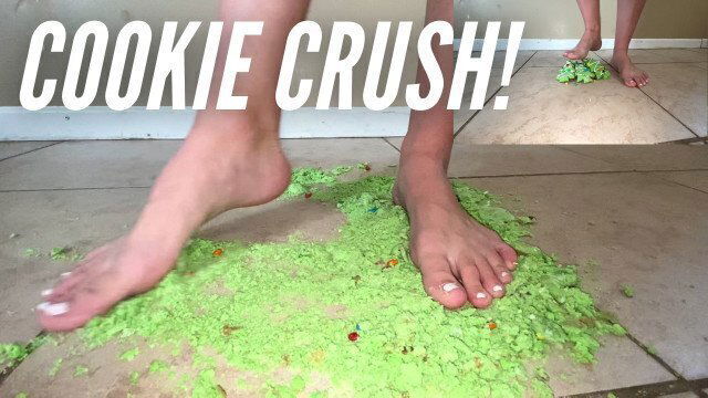 Food Crush Fetish COOKIE SMASH with FEET