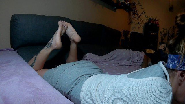 pose feet ignoring you!! hope enjoy it!!