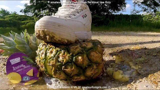 Kati crushed fruit, trample, crushing makes nice fruit salad Fruit crush