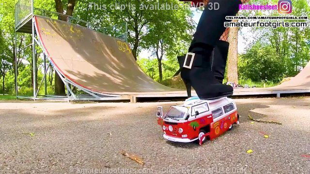 Kati Hippie time boots crush kicked, trampled, smashed, crushed, broken car, crush car, toycrush