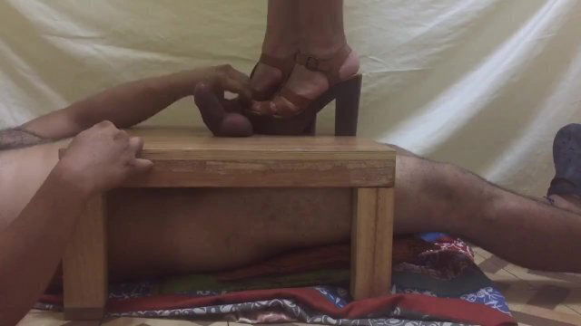 Trampling hard balls 