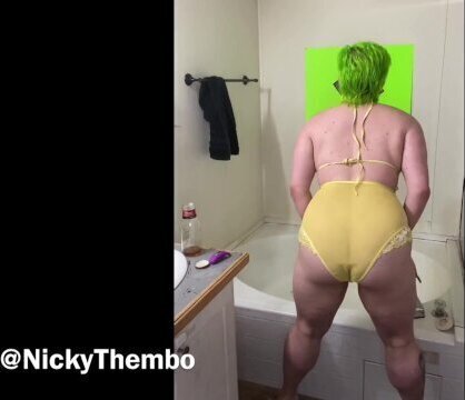 Cute Chubby Bimbo Twerks you- shaking compilation