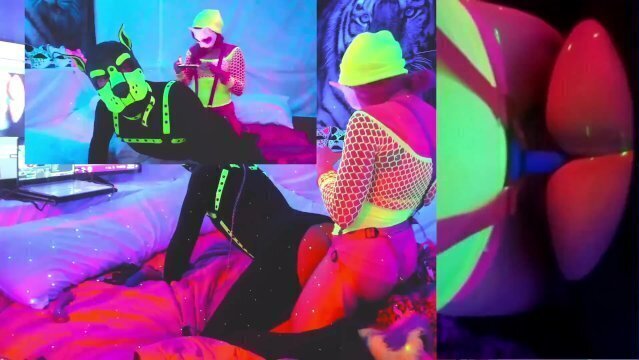 @SexyNeonKitty Pegging Screwme-Doo Part 1