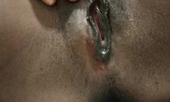 Suco Buceta escorrendo. Gostosa batendo siririca