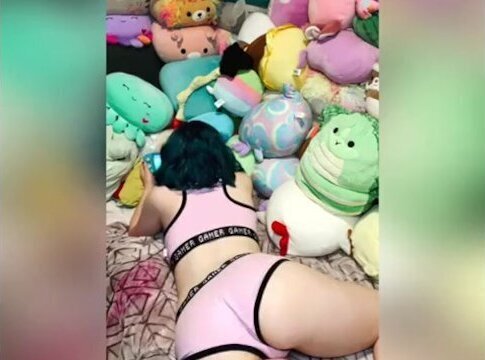 Gamer Slut Gets Horny While Playing Switch