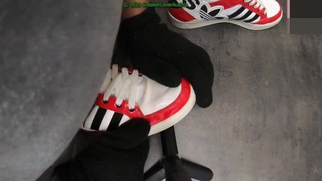 Cumming Adidas hardcourt Logo red-white