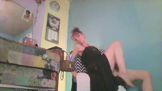 brit milf. just wants keep smiling