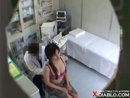 レディースクリニック検診隠し撮り No.1 20歳巨乳女子大生サヤカ