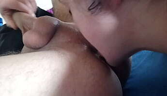 mujer lame culo chupa polla para complacerme