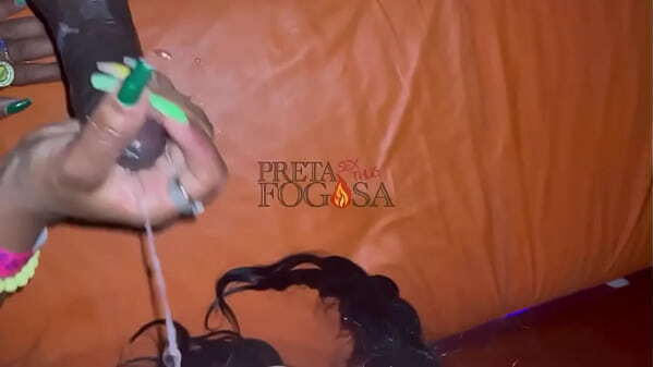 Minha vizinha pediu cuidar filha dela acabou rolando