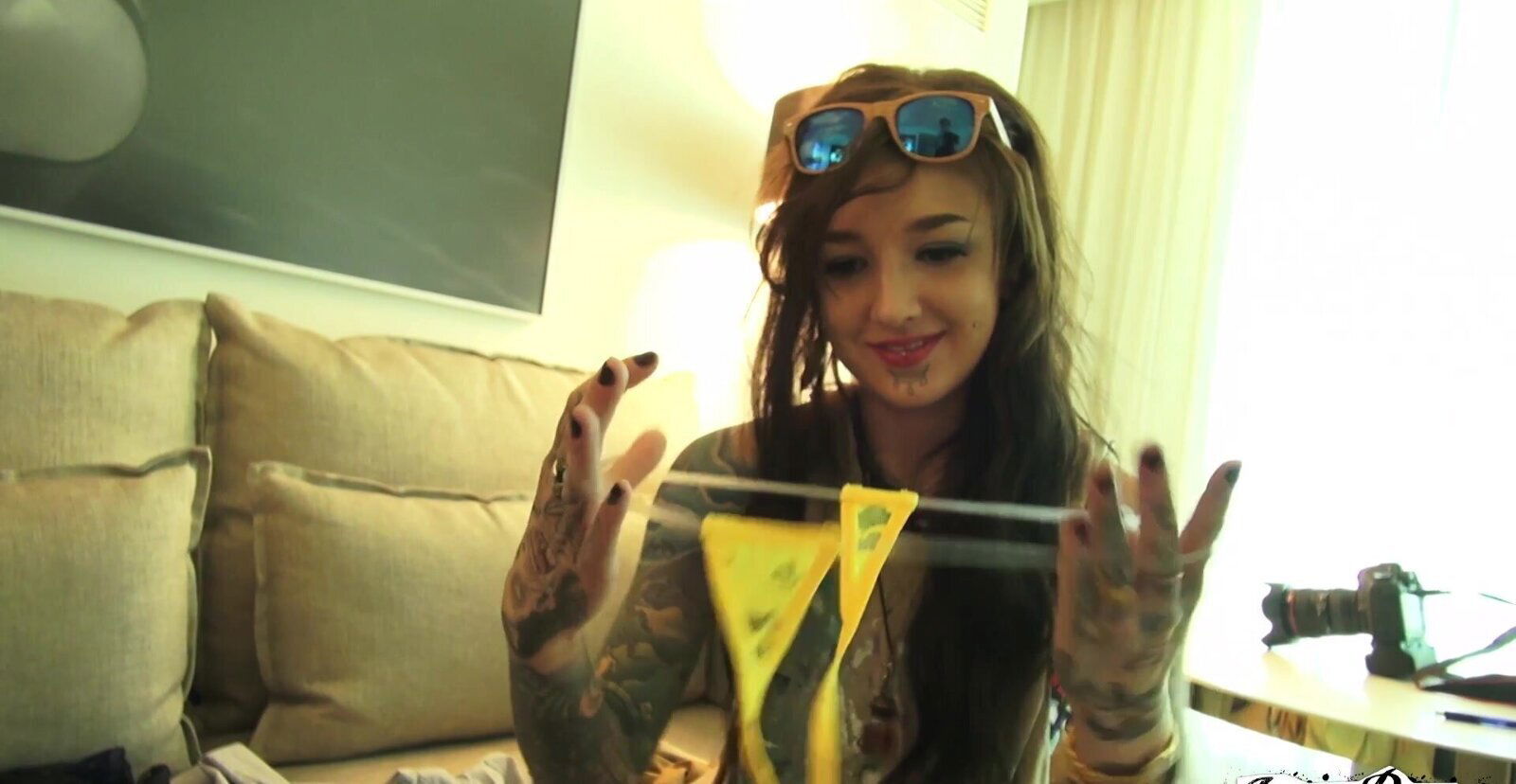 Tattooed brunette Kelsi Lynn having backstage