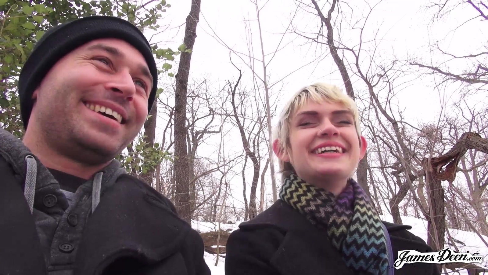 Short hair chick Diana Colton drops knees give