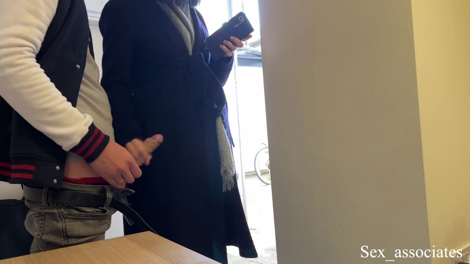 French teen gives handjob blowjob while walking