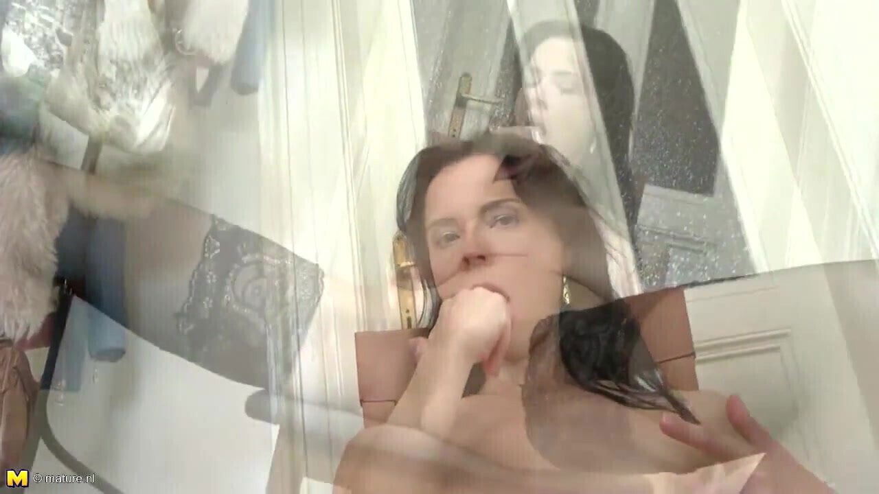 Skinny sexy mother with thirsty vagina