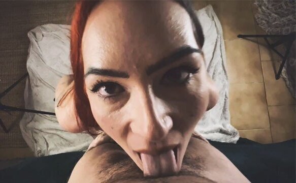 ELLE ME GOBE LA QUEUE ET JE FINI AU FOND DE SA GORGE