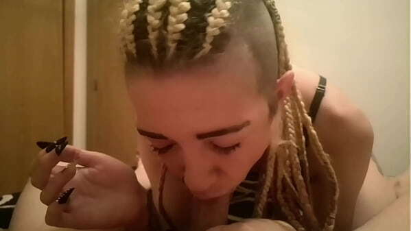 peque&ntilde_a espa&ntilde_ola jovencita punk follando pureta (completo Red)