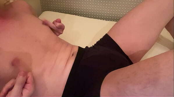 【巨根男子の乳首イキ】マゾな巨根男子の乳首オナニー