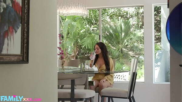 FamilyXXX Cumming Latina Stepdaughters Face (Lexi Sample)