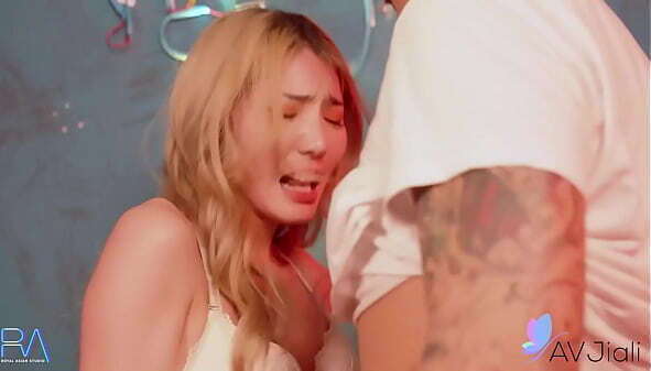 Blonde Chinese girl good fuck with ex-boyfriend.