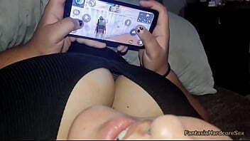 calienta mucho mejor amiga viendo tiktoks porno termina chupando