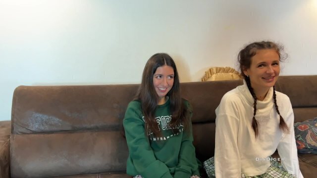 Подцепили другом двух красоток жестко трахнули Версия