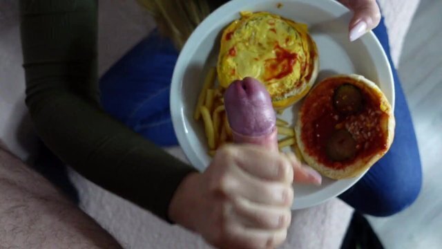 want more sauce burger, eating, food porn