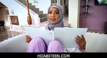 HijabiTeen-Shy controversial, hijab-wearing Muslim Star eager friend Donnie Rock learn American traditions