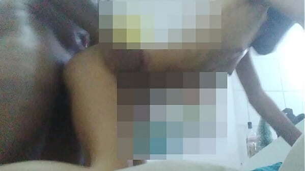 Magrinha novinha adora levar gross&atilde_o quatro