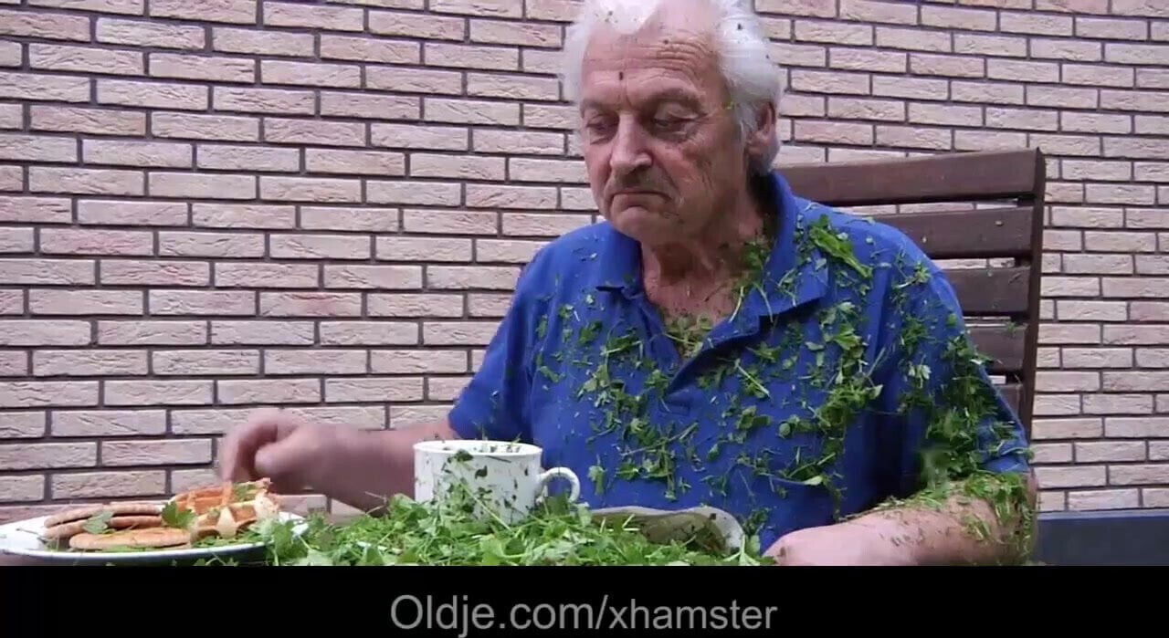 Teenie school girl swallowing grandpa cumshot outdoor fuck