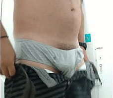 Tirando a roupa pro banho. S&atilde_o Vicente. Santos SP