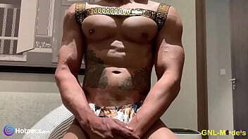 Fit and Toned body exercising showing his power muscles!⭐️Vid923