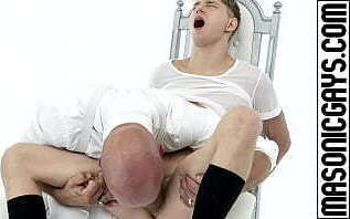 I don'_t think I'_ve ever been as scared as I was when I walked into that room! Watch apprentice Noah White as the masonic master Adam Snow swallows his cock!