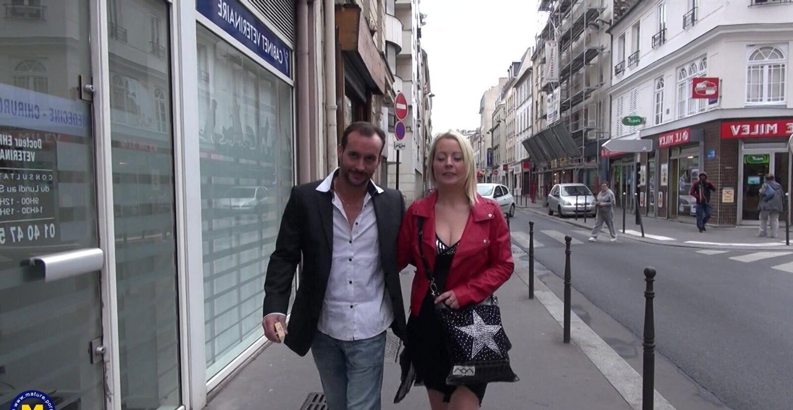 Marion Moon wearing nylon stockings sucking hard penis