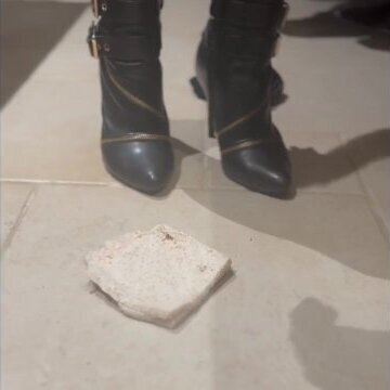 French Perverse mâche, crache écrase sandwich soumis.