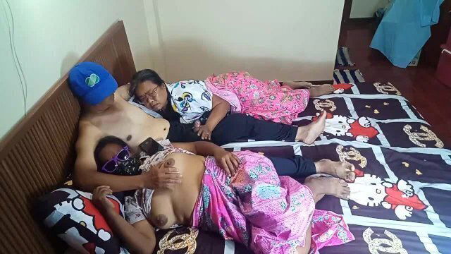 Having sex with 2 aunties was so much fun. เย็ดสาวใหญ่ 2 คน