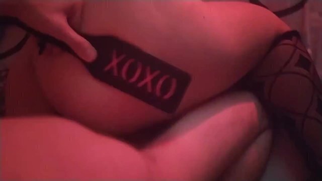 Haciendola gemir como mi perra y dandole muy duro