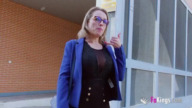 Busty MILF Lara Cruz finds real calling porn