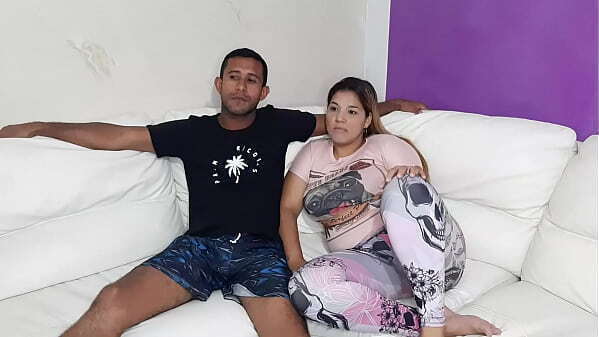 queda dormidx mientras vemos pelicula, resisto hago deliciosa mamada